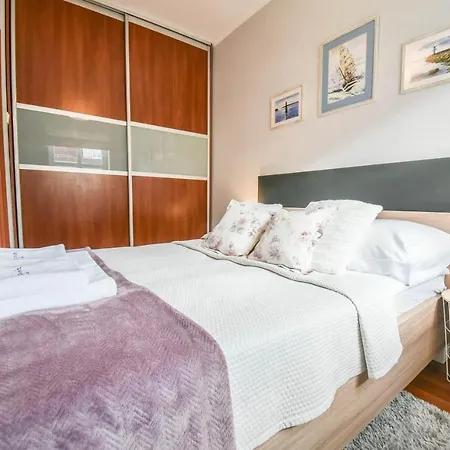 Przy Promenadzie Trzy Korony Z Sypialnia - Parking - An Der Promenade Trzy Korony Mit Schlafzimmer - Parkplatz- Na Wyspie Apartmán