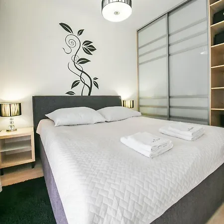 Przy Promenadzie Trzy Korony Z Sypialnia - Parking - An Der Promenade Trzy Korony Mit Schlafzimmer - Parkplatz- Na Wyspie Apartmán