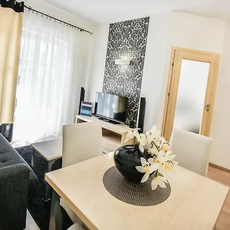 Apartmán Przy Promenadzie Trzy Korony Z Sypialnia - Parking - An Der Promenade Trzy Korony Mit Schlafzimmer - Parkplatz- Na Wyspie Svinoústí