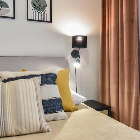 Przy Promenadzie Trzy Korony Z Sypialnia - Parking - An Der Promenade Trzy Korony Mit Schlafzimmer - Parkplatz- Na Wyspie شقة