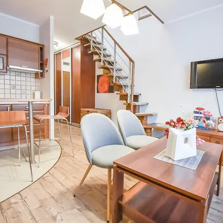 Przy Promenadzie Trzy Korony Z Sypialnia - Parking - An Der Promenade Trzy Korony Mit Schlafzimmer - Parkplatz- Na Wyspie 슈비노우이스쳬