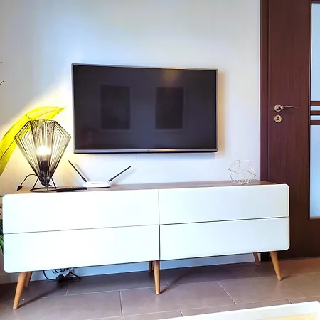 Przy Promenadzie Trzy Korony Z Sypialnia - Parking - An Der Promenade Trzy Korony Mit Schlafzimmer - Parkplatz- Na Wyspie Apartmán *