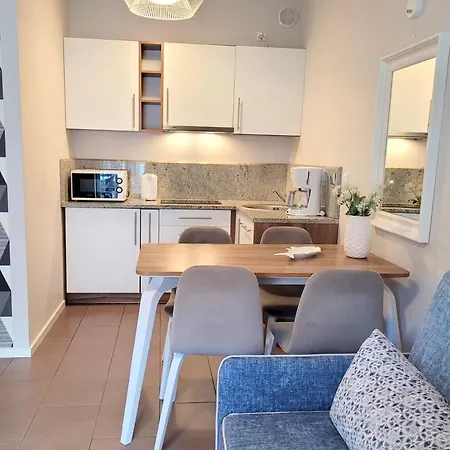 Przy Promenadzie Trzy Korony Z Sypialnia - Parking - An Der Promenade Trzy Korony Mit Schlafzimmer - Parkplatz- Na Wyspie Apartmán *