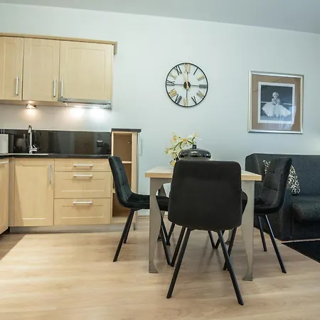 Przy Promenadzie Trzy Korony Z Sypialnia - Parking - An Der Promenade Trzy Korony Mit Schlafzimmer - Parkplatz- Na Wyspie شقة *