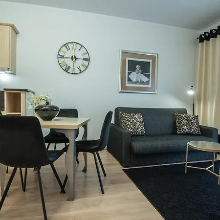 Przy Promenadzie Trzy Korony Z Sypialnia - Parking - An Der Promenade Trzy Korony Mit Schlafzimmer - Parkplatz- Na Wyspie Apartmán *