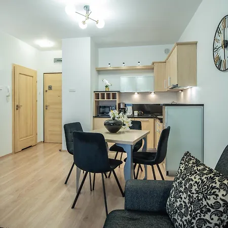 Przy Promenadzie Trzy Korony Z Sypialnia - Parking - An Der Promenade Trzy Korony Mit Schlafzimmer - Parkplatz- Na Wyspie * 슈비노우이스쳬