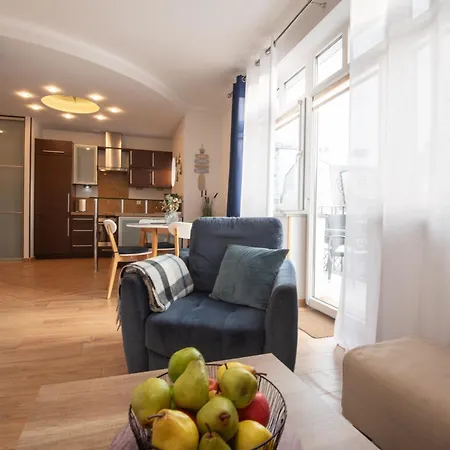 Przy Promenadzie Trzy Korony Z Sypialnia - Parking - An Der Promenade Trzy Korony Mit Schlafzimmer - Parkplatz- Na Wyspie 슈비노우이스쳬