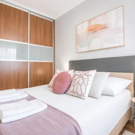 Przy Promenadzie Trzy Korony Z Sypialnia - Parking - An Der Promenade Trzy Korony Mit Schlafzimmer - Parkplatz- Na Wyspie Apartmán Svinoústí