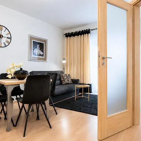 Przy Promenadzie Trzy Korony Z Sypialnia - Parking - An Der Promenade Trzy Korony Mit Schlafzimmer - Parkplatz- Na Wyspie Apartmán Svinoústí