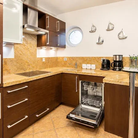 Przy Promenadzie Trzy Korony Z Sypialnia - Parking - An Der Promenade Trzy Korony Mit Schlafzimmer - Parkplatz- Na Wyspie